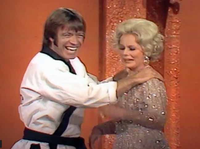 Chuck Norris vs Eva Gabor (Merv Griffin Show 1971)